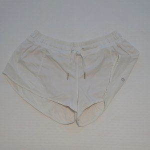 Lululemon womens Hotty Hot Short II 2.5" size 10